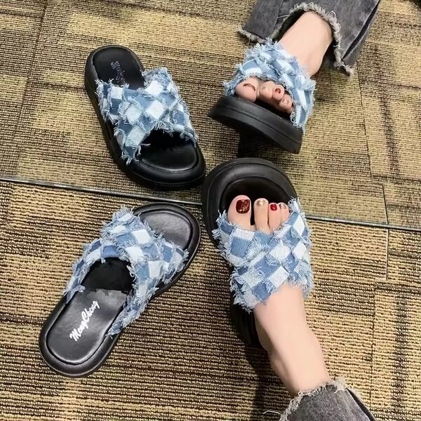 Sandales à carreaux décontractées