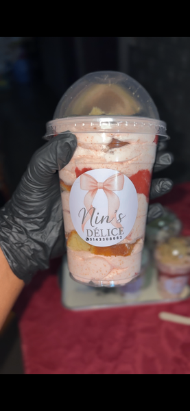 Dessert raffiné en verre