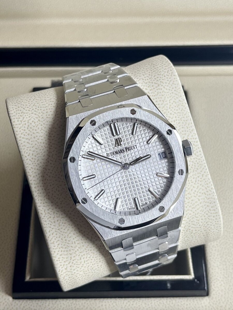 Montre de luxe en acier inoxydable