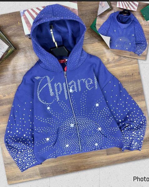 Veste à capuche bleue brillant