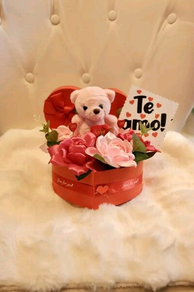 Fleurs artificielles en boîte