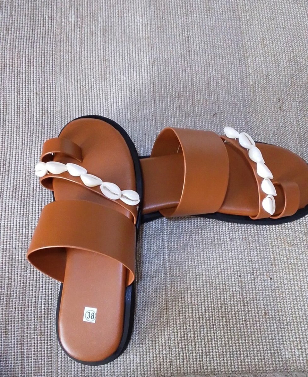 Sandales en cuir coquillage