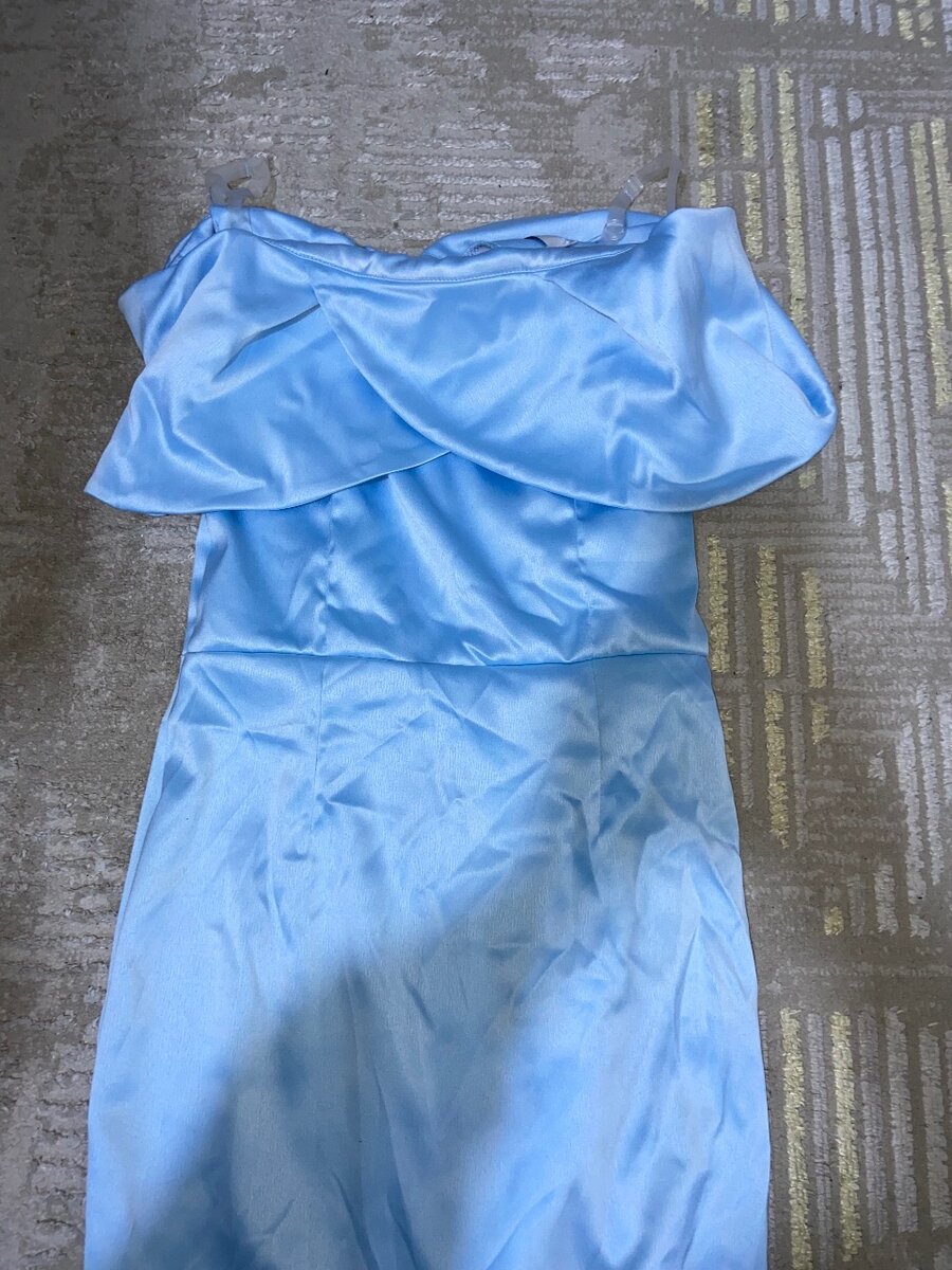 Небесно-голубое платье