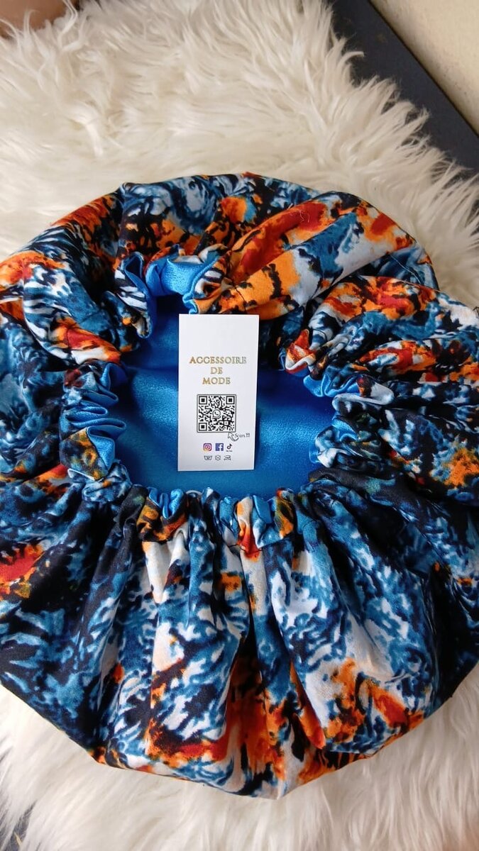 Bonnet en satin réversible