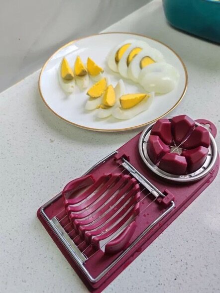 Egg slicer