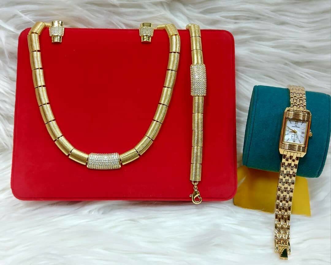 Parure en or avec montre élégante