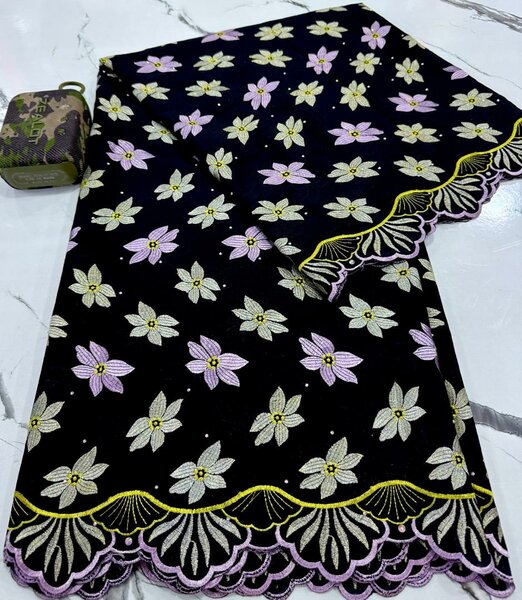 Tissu à Motif Floral Brodé