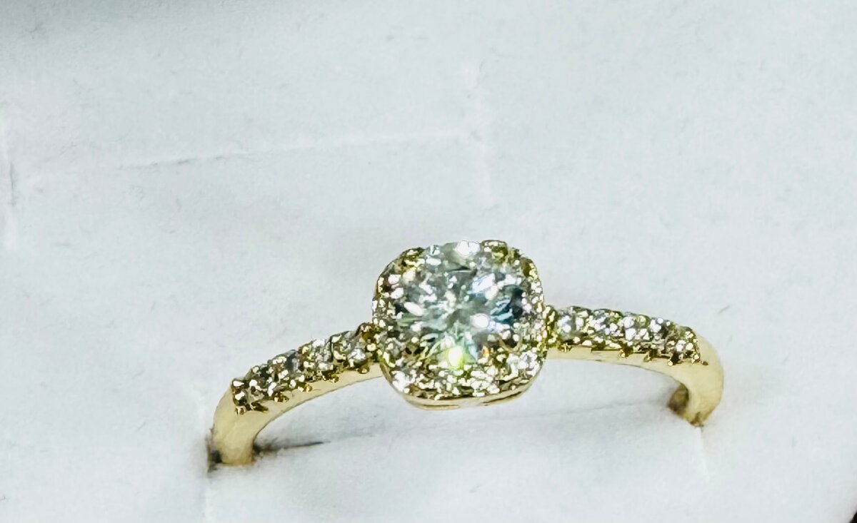 Bague en or avec diamants