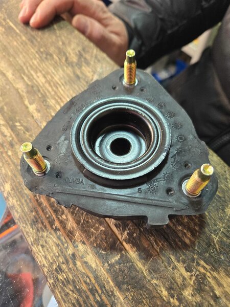 Опора амортизатора