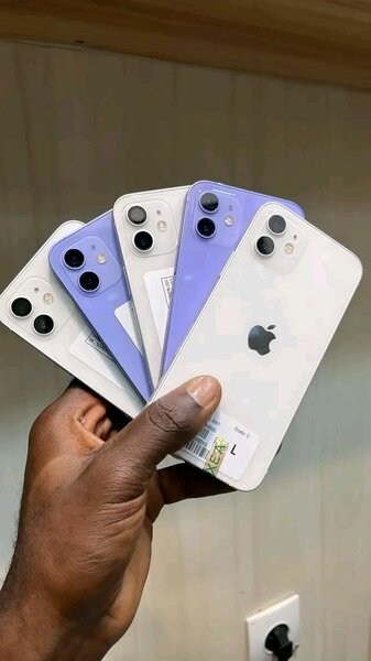IPhone 12 64gb quasi neuf propre Disponible