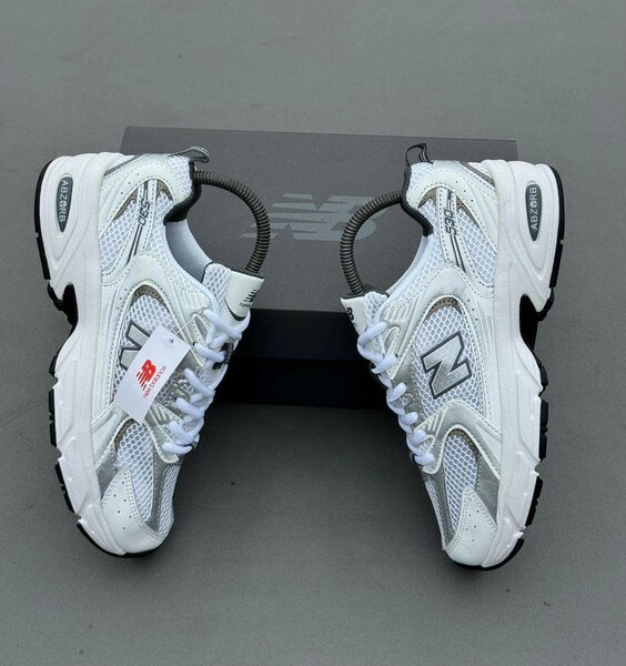 Chaussures de sport blanches élégantes