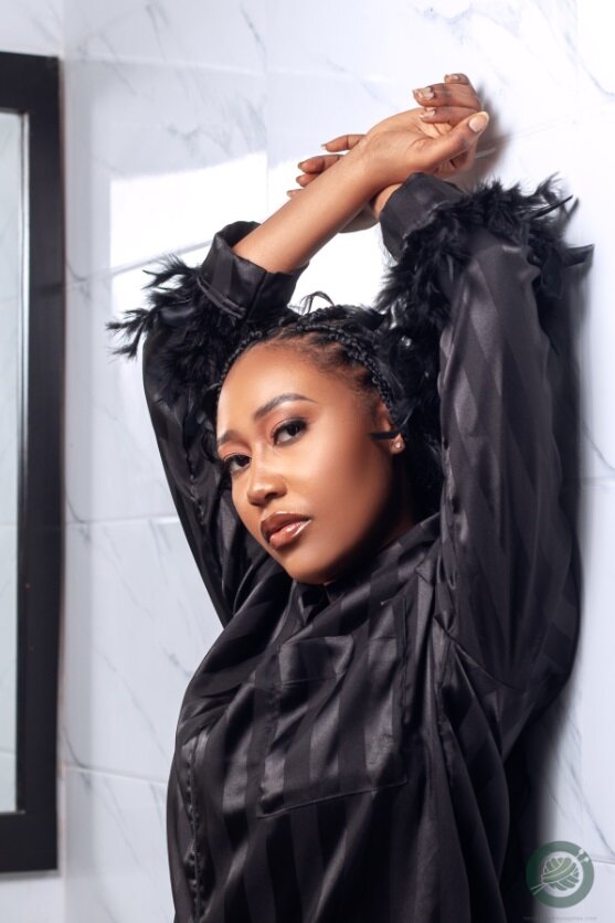 Feathered Dreams black