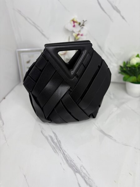 Sac à main en cuir tressé