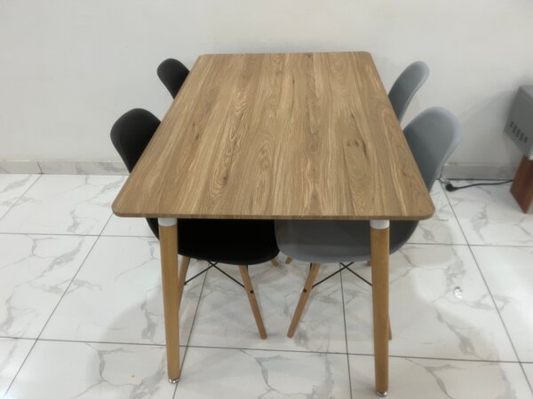 Table à manger moderne 4 places