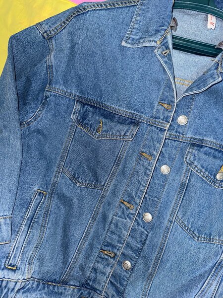 Плотная джинсовая куртка