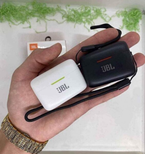 Écouter JBL K13