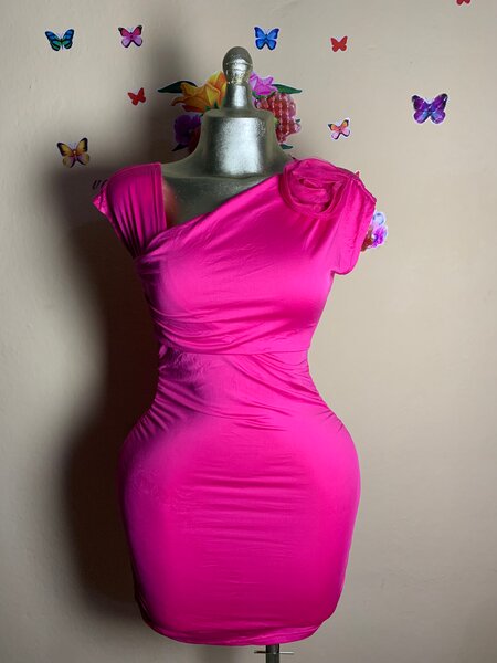 Robe cocktail fuchsia élégante