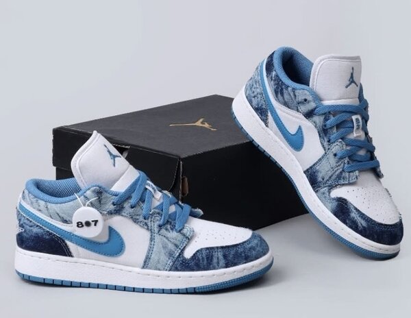 Baskets modernes en denim