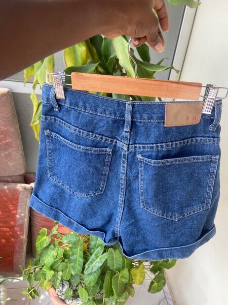 Culotte friperie disponible.