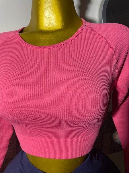 Haut court rose côtelé