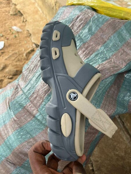 Chaussures Crocs confortables bleu gris