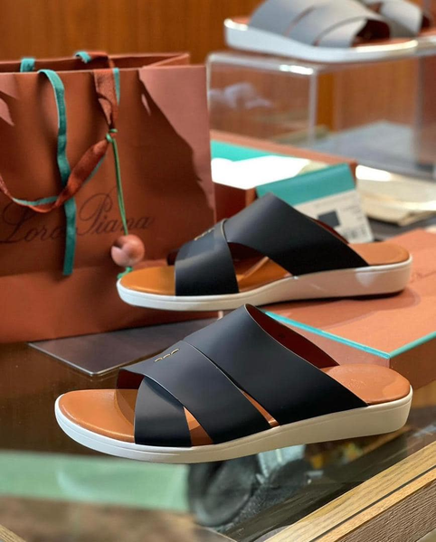 Claquettes orange noir