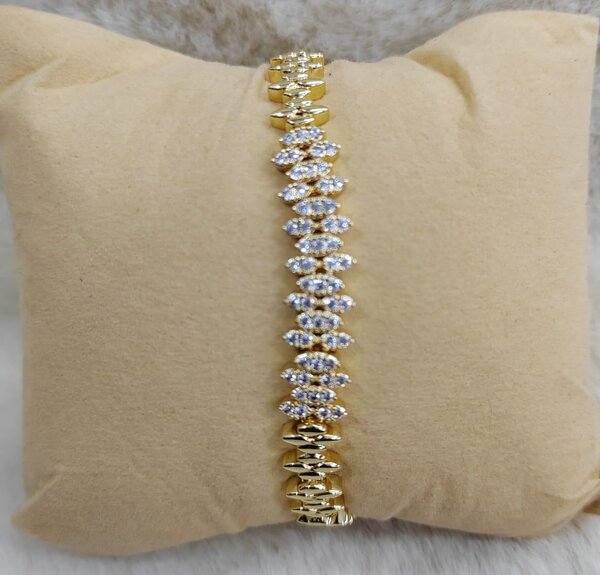 Bracelet doré élégant