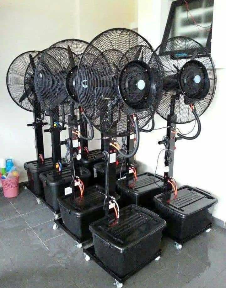 Ventilateur sur pied avec brumisateur