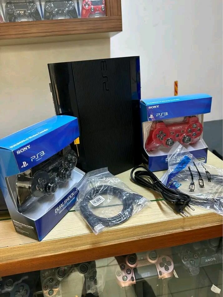 Ps3 slim +2 manettes +25 jeux