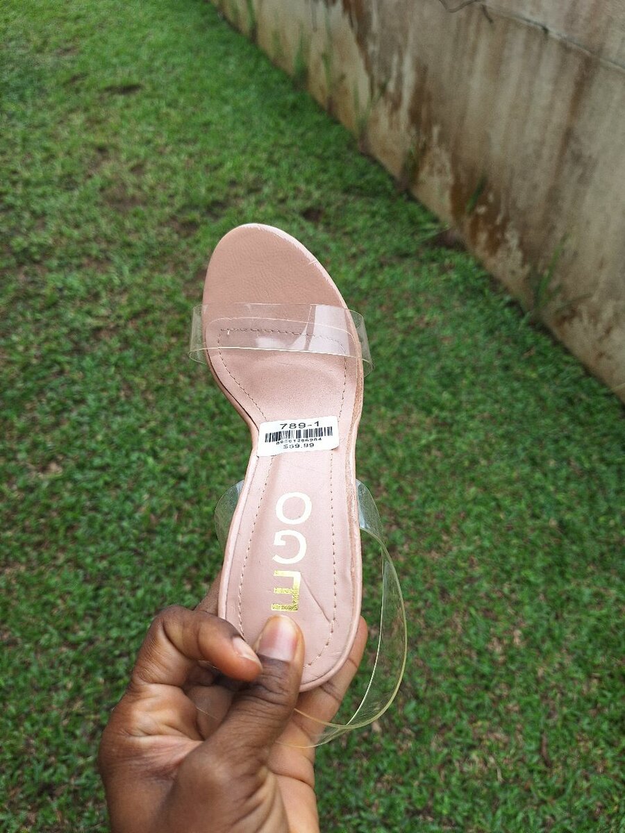 Sandales à talons transparents