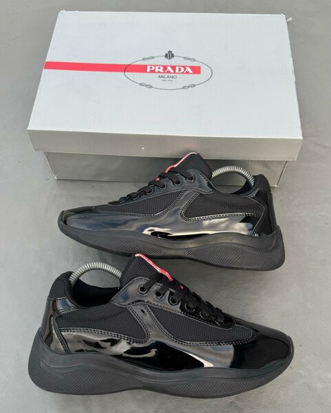 Sneakers Prada noirs élégants