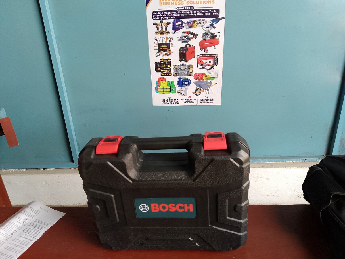 36V Bosch Cordless drilling machine with 2batteries and acce