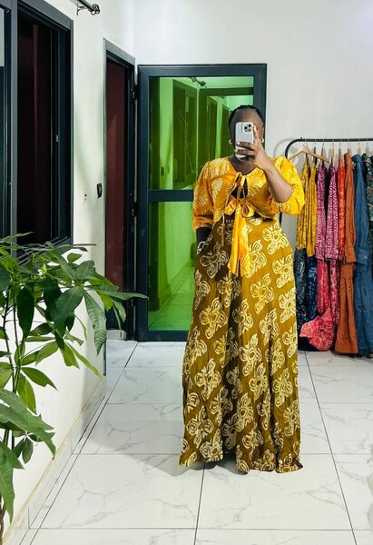 Robes élégantes en tissu imprimé