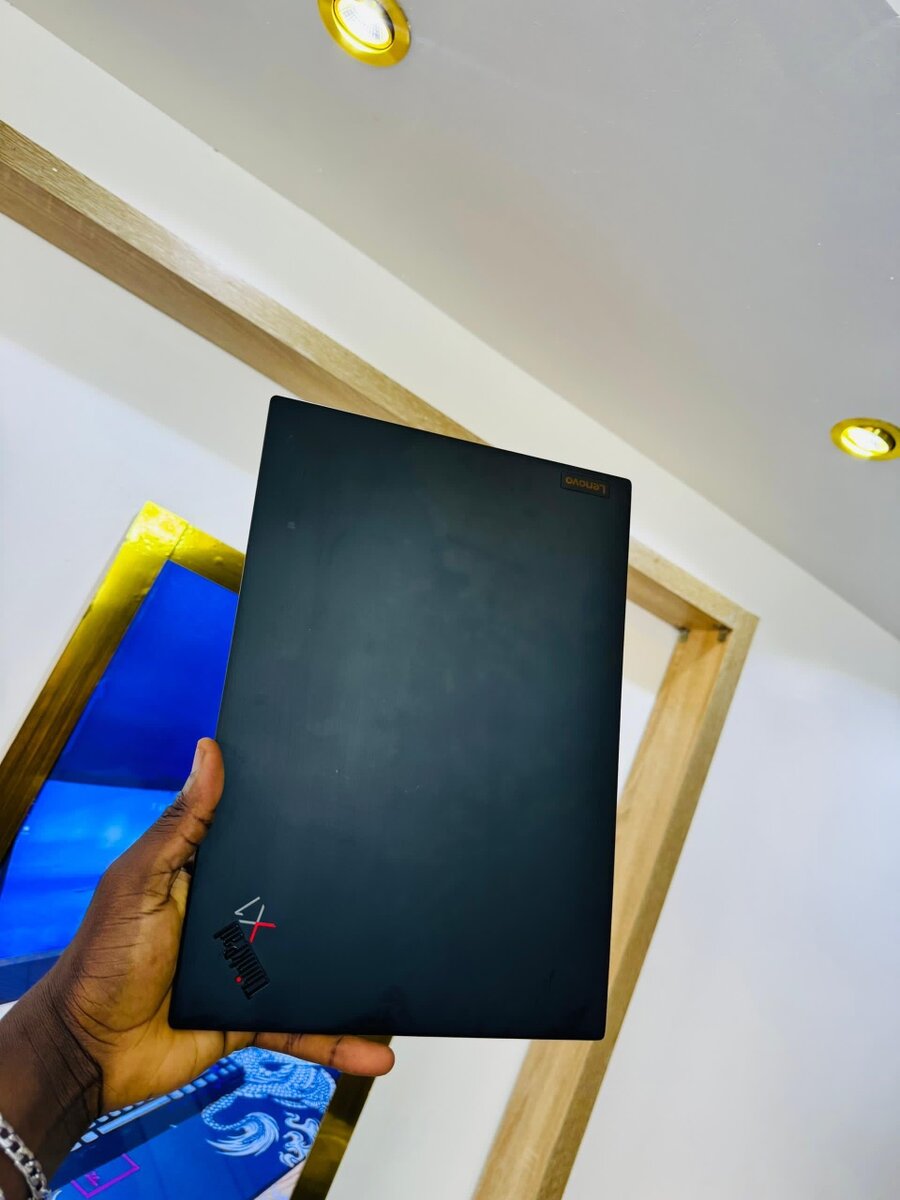 LENOVO X1 CARBON GEN 9