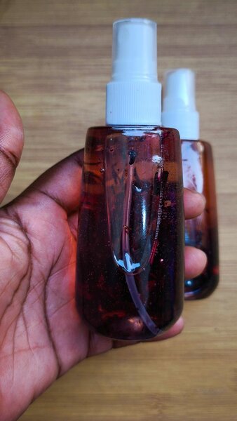 Huile de rose et d'hibiscus