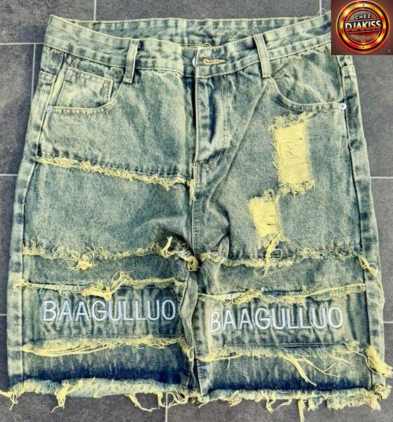 Short en denim déchiré