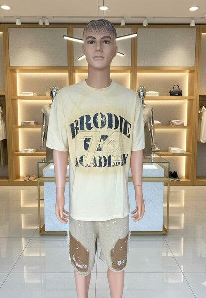 Teeshirt et culotte jeans