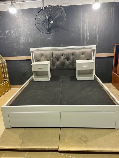 Ensemble de Lit avec Tables de Nuit