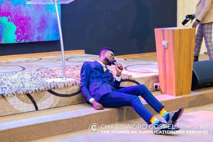 Sparkling Silver Arc pulpit