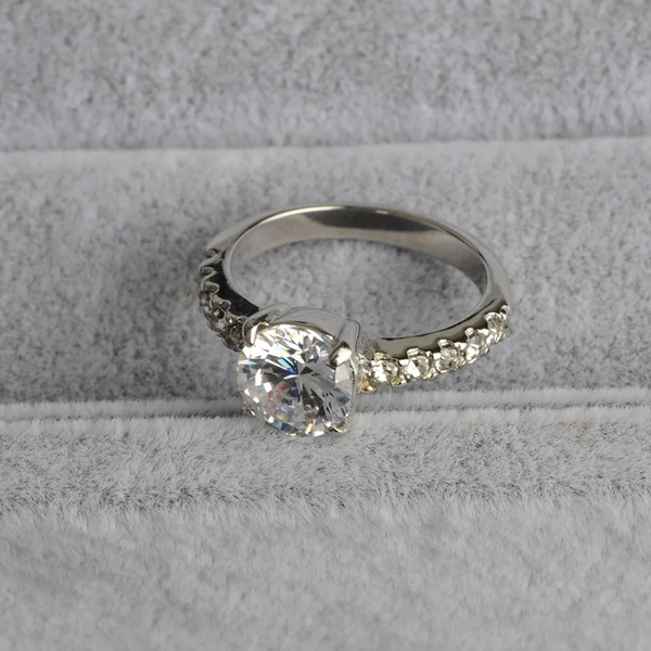 Bague de fiançailles élégante