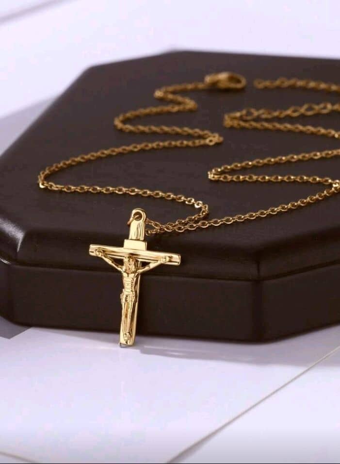Collier Crucifix Doré
