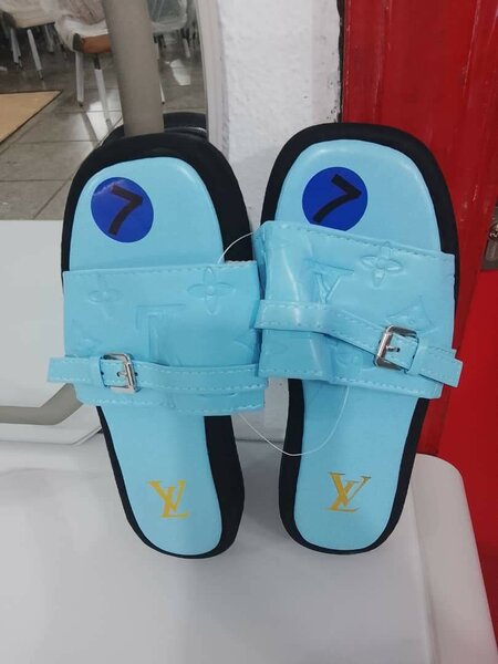 Sandales bleu tendance