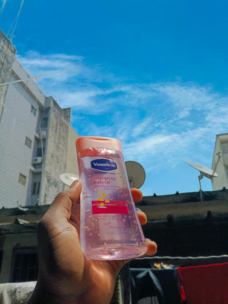 VASELINE VITAMIN B3 BODY OIL