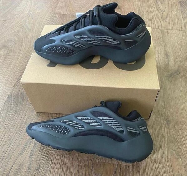 Adidas Yeezy Boost 700 V3