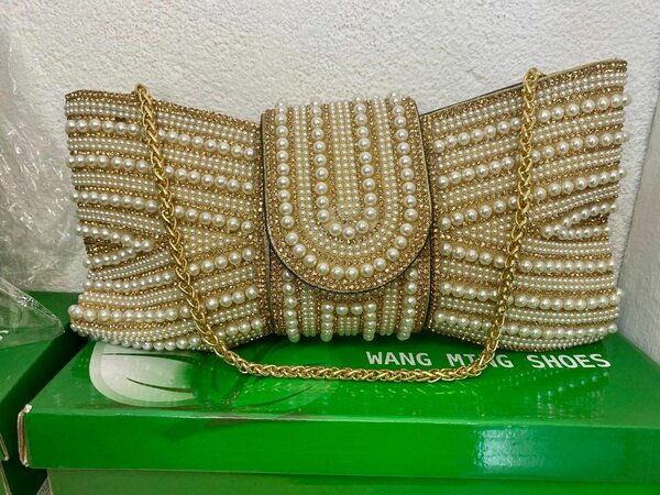Clutch perlée élégante soirée
