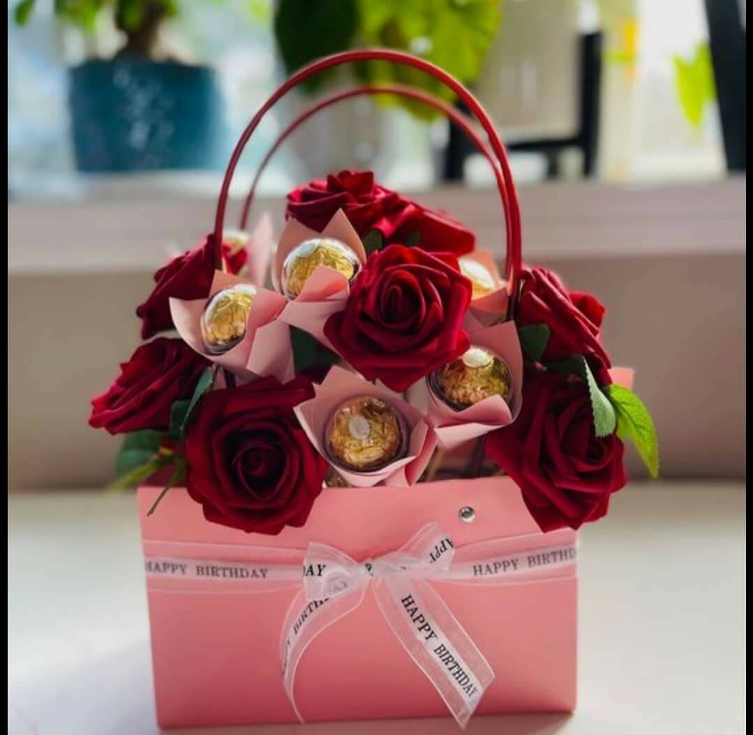 Bouquet de roses et chocolats