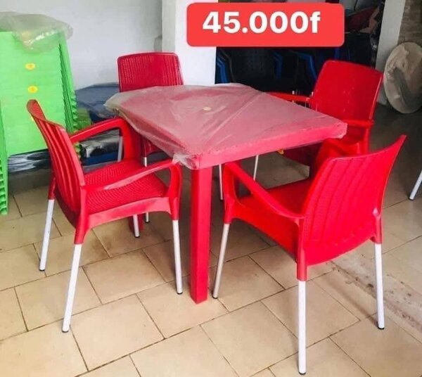 Set table et chaises rouges