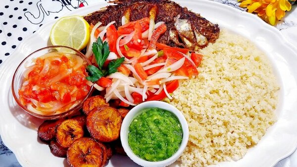 Plat savoureux avec poisson frit