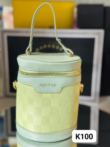 Women's cylindrical bag