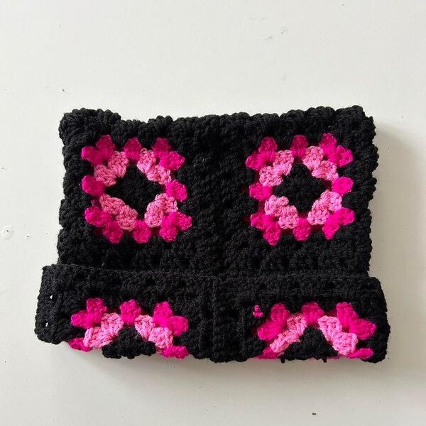 Chapeau en crochet multicolore